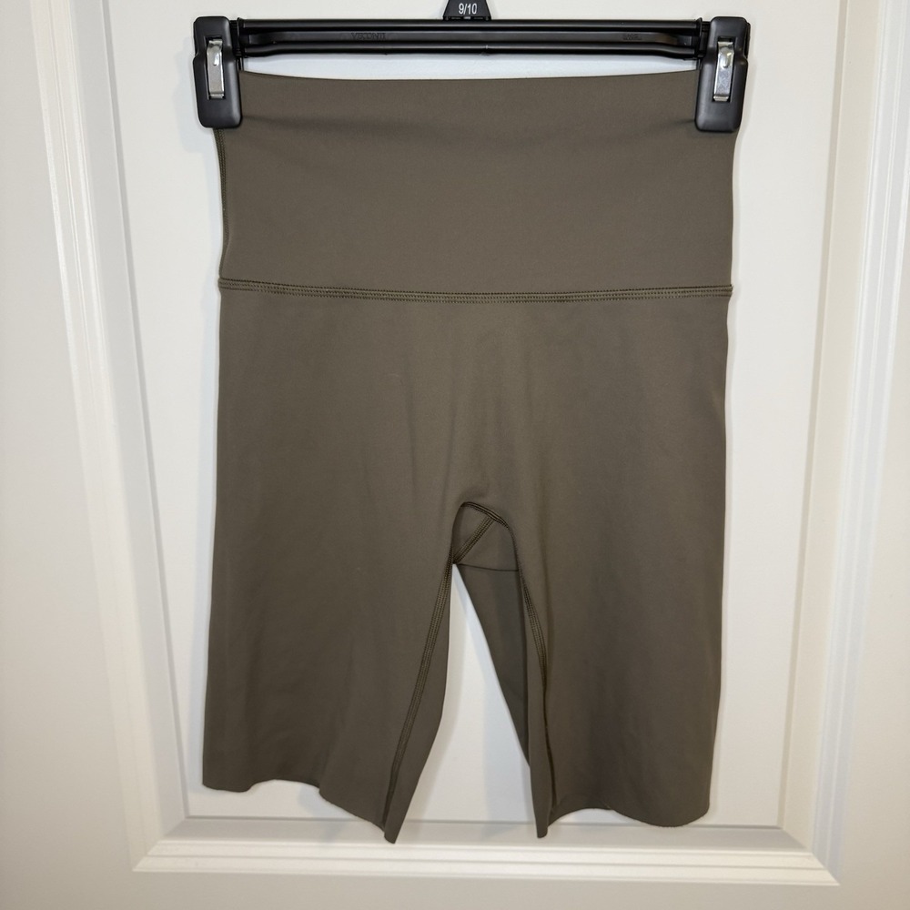 Offline by Aerie Inseam High Rise Goals Bike Black Shorts 9" Inseam Size S